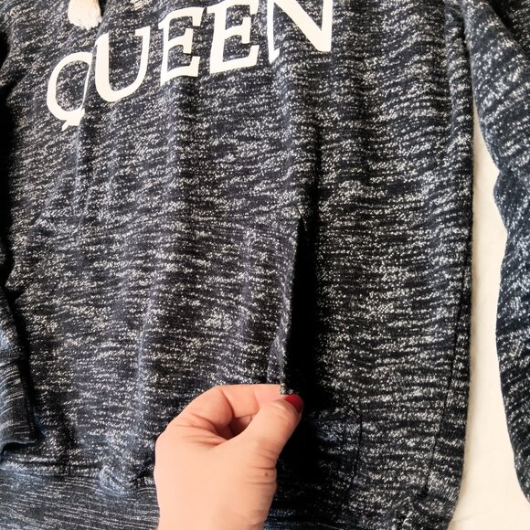 Queen pullover hoodie size small (flaw) - Picture 3 of 16